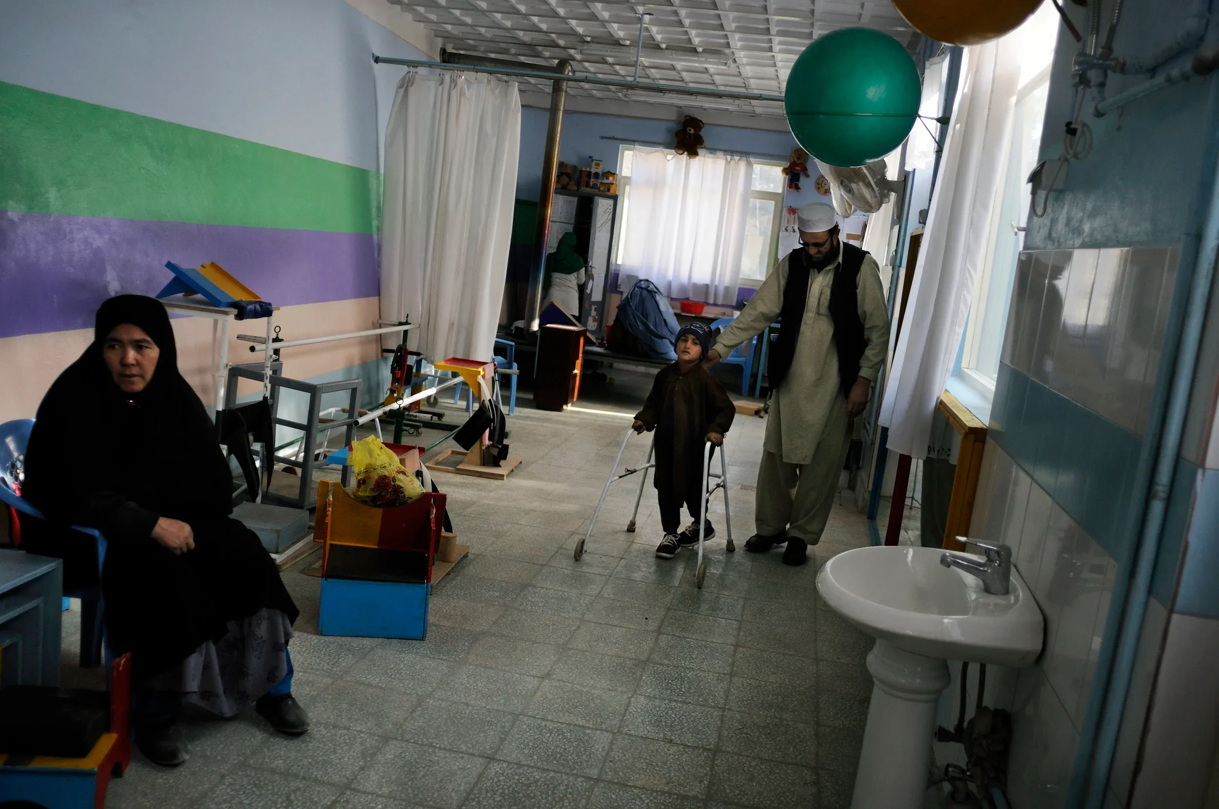 ICRC, Kabul orthopaedic centre, 2011. Photograph 9 of 29.